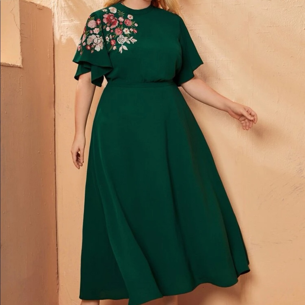 Black plus size ruffle sleeves embroidered belted dress - Picture 4 of 15